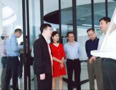 广东省工业和信息化局莅临华体会网页版-华体会huatihui(中国)调研制造业创新中心建设情况 